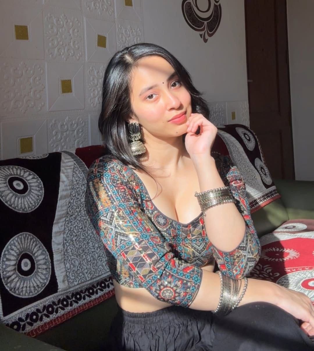 1 hr 1500 night 6000 unlimited Short incall-outcall available