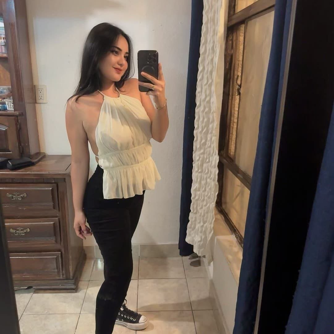 Young Call Girls in Gaur City Mall Greater Noida 886OOO5519