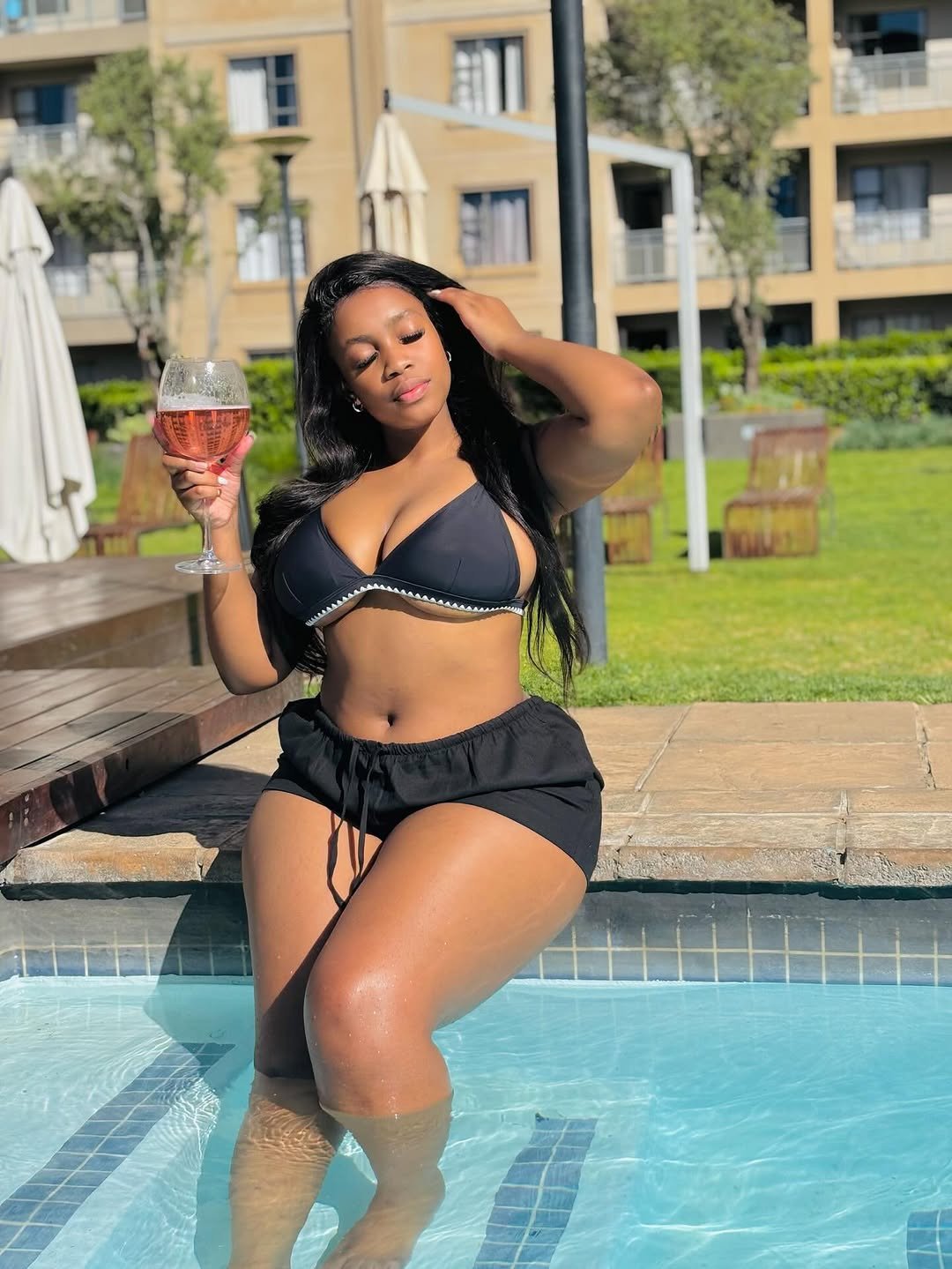 AFRICAN SUPER MARIO TIGHT SUIRT ALLURING AFRICAN GIRL READY FOR HOT SE...