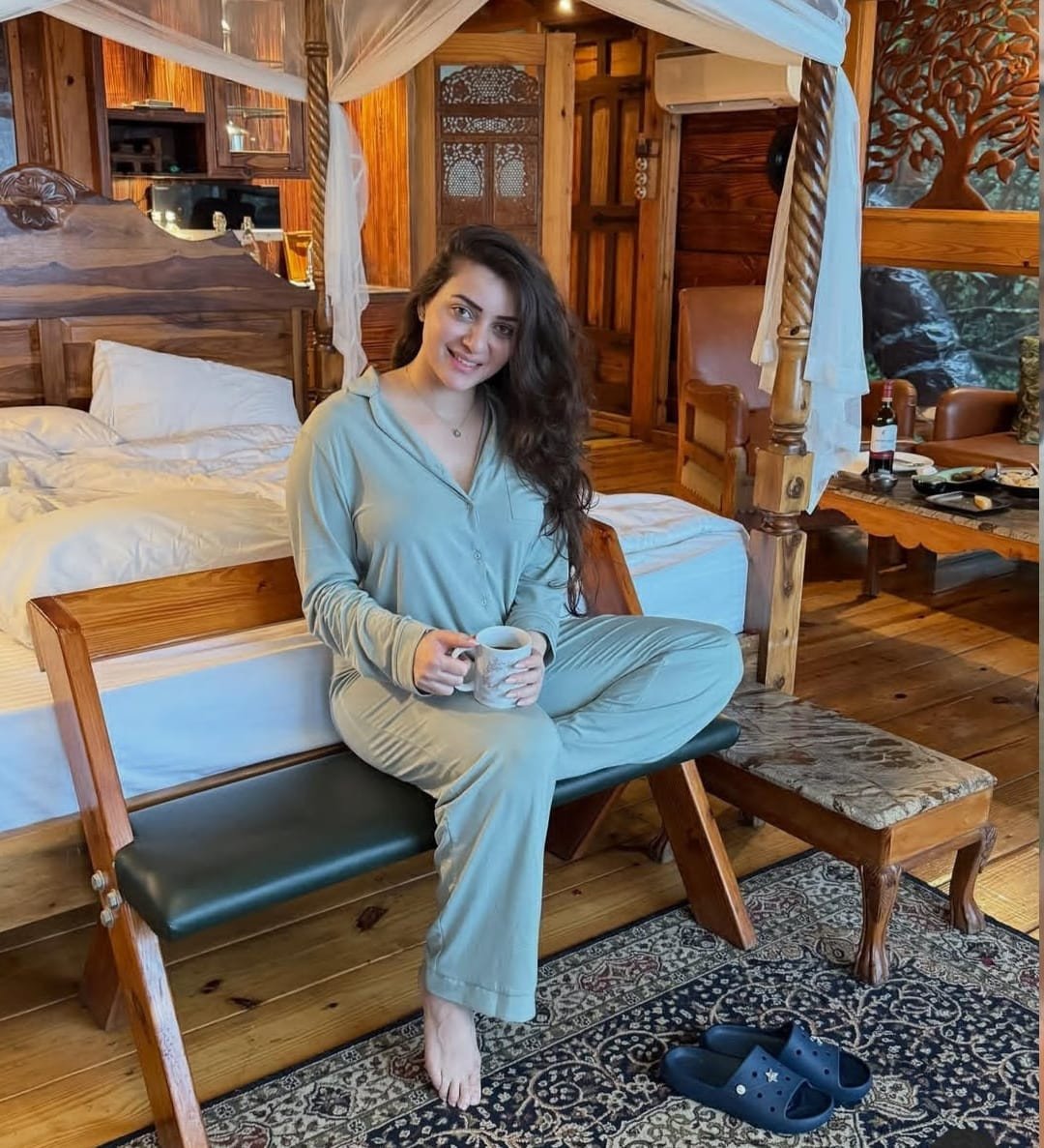 Call Girls Service ! Anandvas Shakurpur Escorts Service