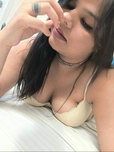 Top model college call girl service available in