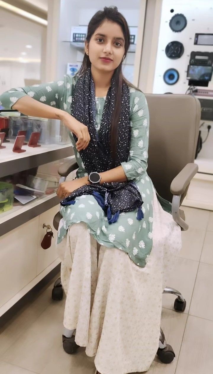 Service room meeting call girl