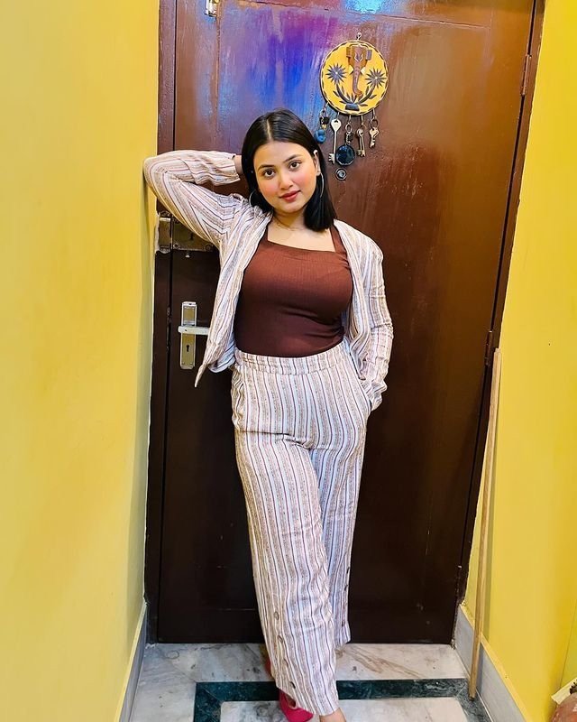 Hot sexy girl Home and hotel service available college girls and aunty...