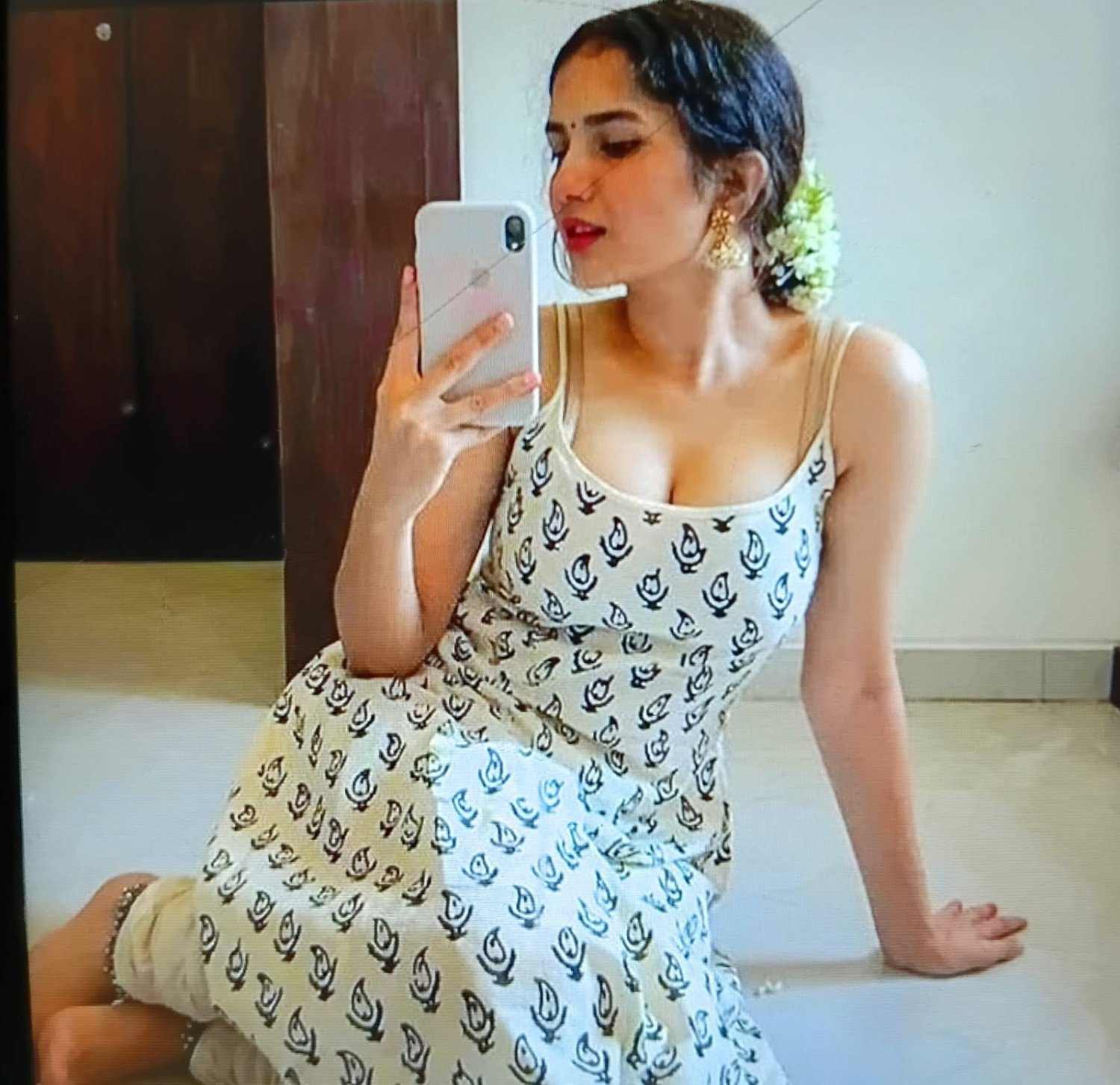 Low Kajal,,,,Patel 1hr 1000 2hr 1500 ️3hr 2500 ️full night 4500 full s...