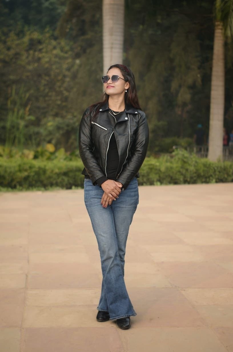 CALL PRIYA BEST LOW PRICE 100% GENUINE GIRLS AND HOME SERVIC