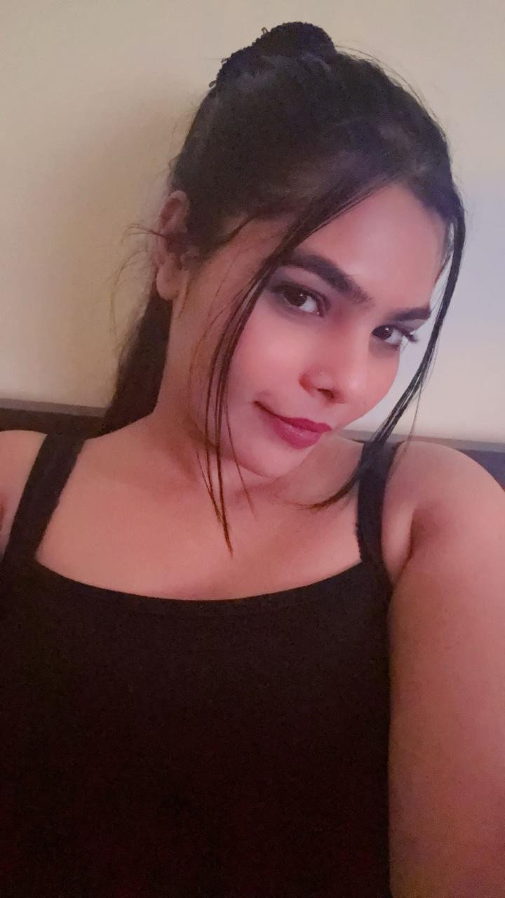 Hi profile call girl service available call now priya shingh Newtown P...