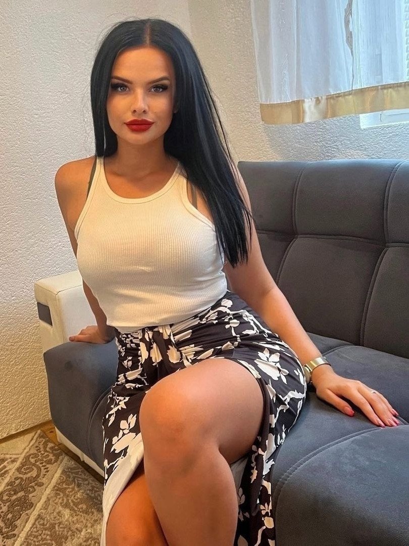 Female Escort in Green Park