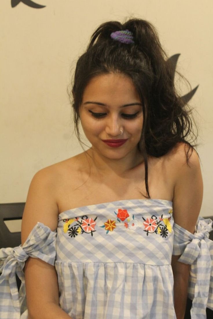 Hello paid girl service available WhatsApp number full open video call...
