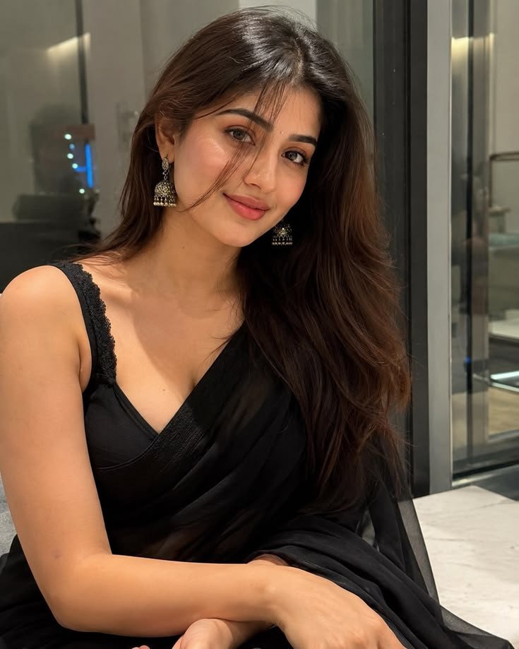 Surat Call Girl Genuine provide call now Itz_Aisha Seeking Only VIP to...