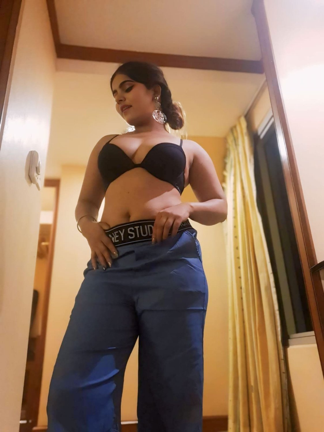 Navsari Call girl ️𝟖𝟏𝟎𝟐𝟕𝟔𝟓𝟎𝟖𝟓 ️Cash payment call girl in escort servic...