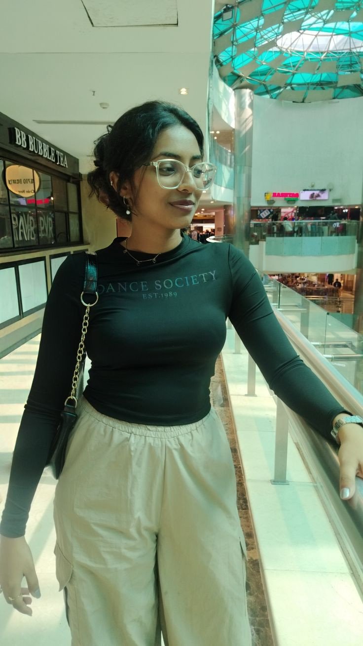 Hotel Service  Room Service  Home Services  𝟮𝟰 hr Available  Full Sex...