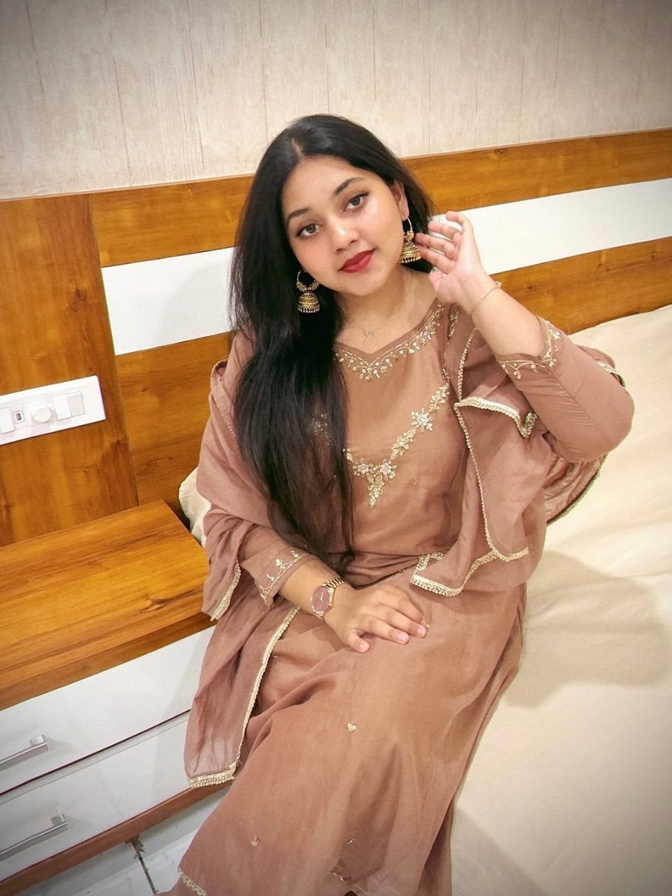 𝟭𝐇𝐑 𝟵𝟬𝟬 𝟮𝐇𝐑 𝟭𝟱𝟬𝟬 𝟯𝐇𝐑 𝟮𝟬𝟬𝟬 FU𝐋𝐋 𝐍𝐈𝐆𝐇𝐓  18 years | Call Girl | SOLAPUR
