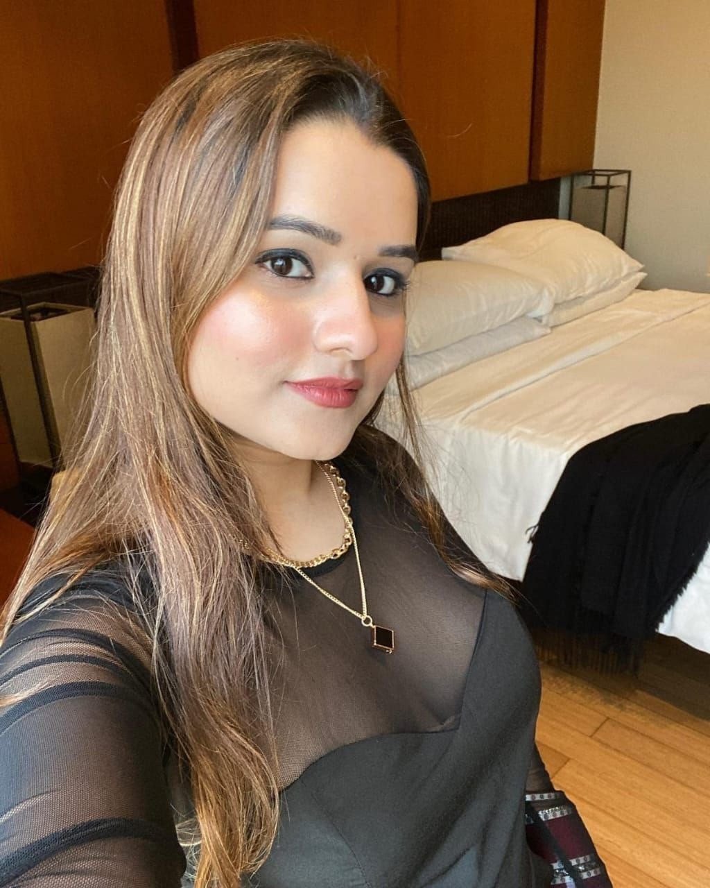 call-whatsapp-me-call-girl-in-mg-road-gurgaon-delhi-indian